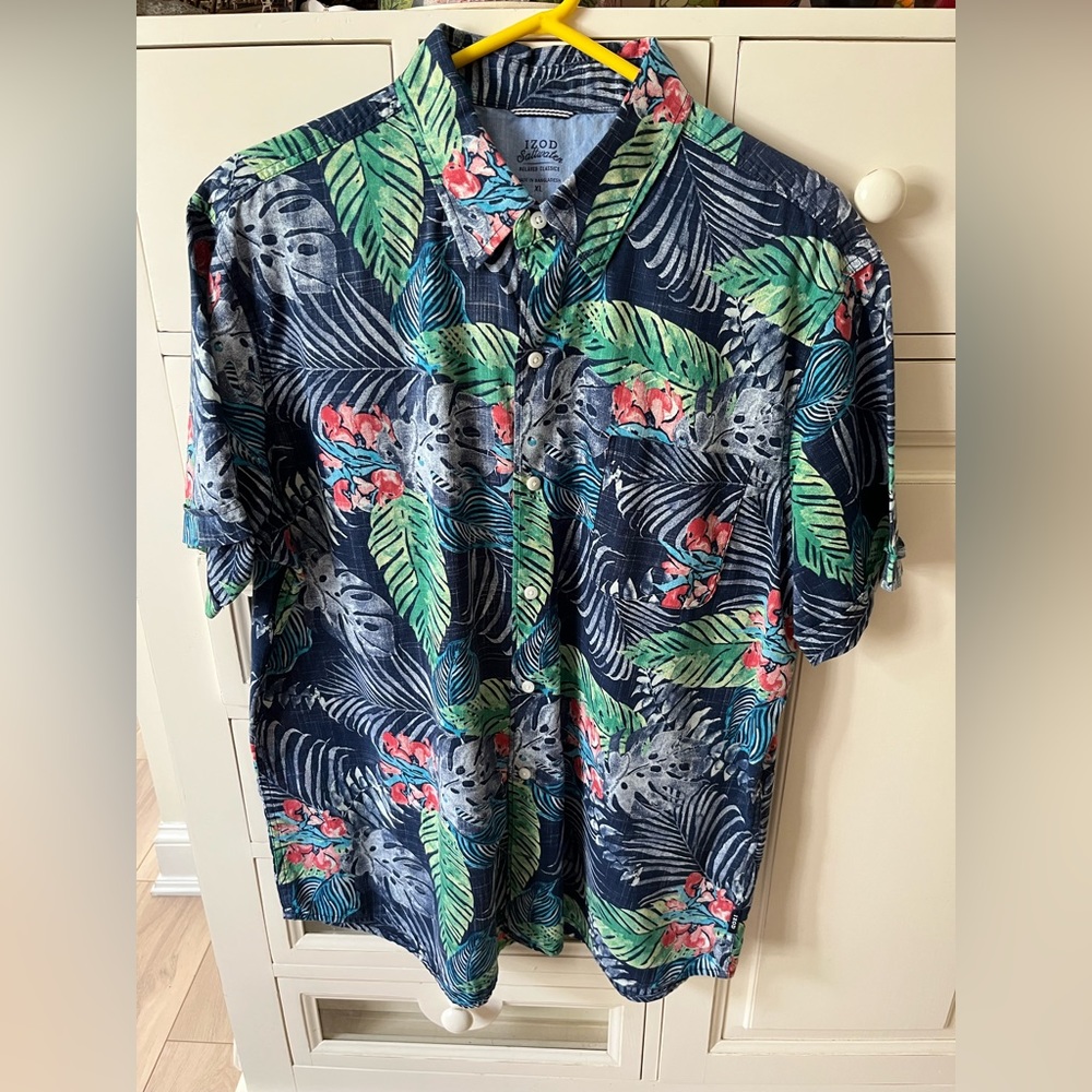 Excellent IZOD XL cotton tropical coastal short sleeve button down barely worn